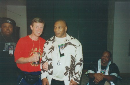 Михаил Козловский с Майком Тайсоном перед боем Заба Джуды с Костей Цзю, 2001 г.