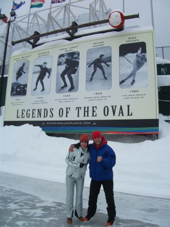 Михаил Козловский с женой,Олесей, на легендарном конькобежном стадионе Лейк-Плесида.