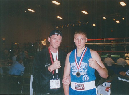 Тренер Михаил Козловский, и его ученик, Чемпион США 2004г. по боксу среди юношей, Олександр "Саша" Мамошук.