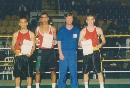 Воспитанники Михаила Козловского Чемпионы Израиля 1998г. Юрий Форман стоит рядом с тренером.